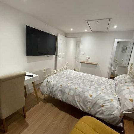 1 Bedroom Guest Suite Near City Centre. Gloucester Exterior photo