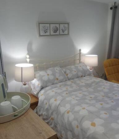 1 Bedroom Guest Suite Near City Centre. Gloucester Exterior photo